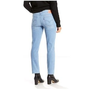 Levi’s 414 Relaxed/Straight Jeans